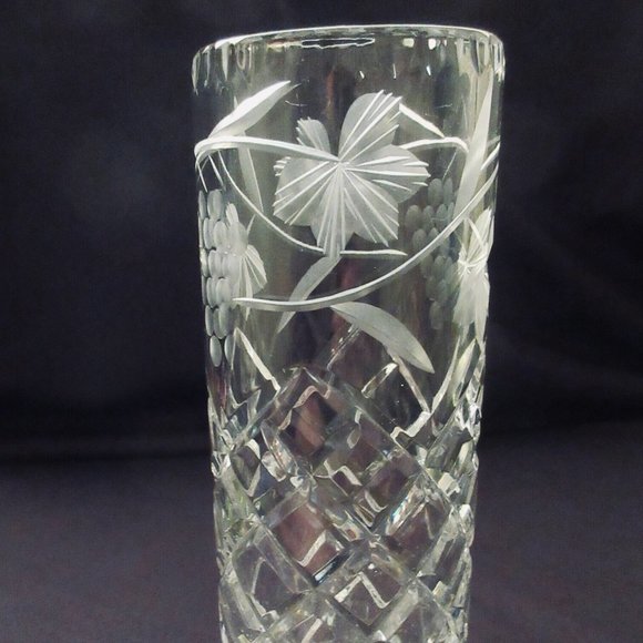 EXQUISITE GRAPEVINE Crystal Vase EUC - Picture 5 of 9
